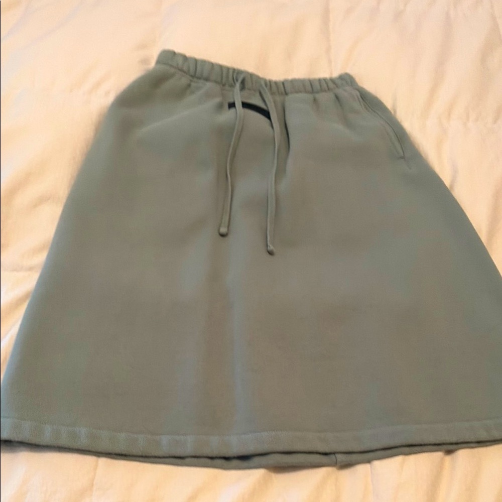 Essentials (fear of god). Sweatshirt skirt with pockets